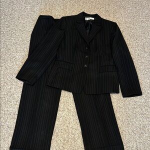 Tahari Black Pinstripe Women's 2pc Suit Size 12 EUC